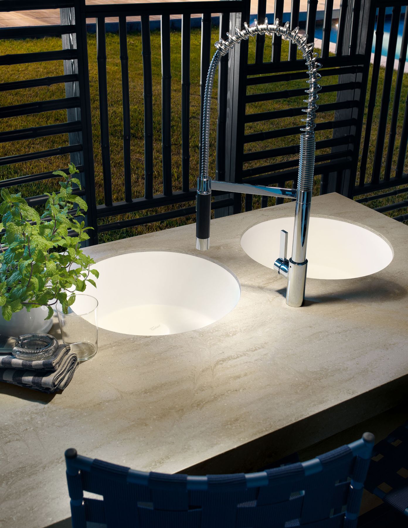 sites/corian.pt/IMG/jpg/kitchen-surface-outdoor-charm-02.jpg