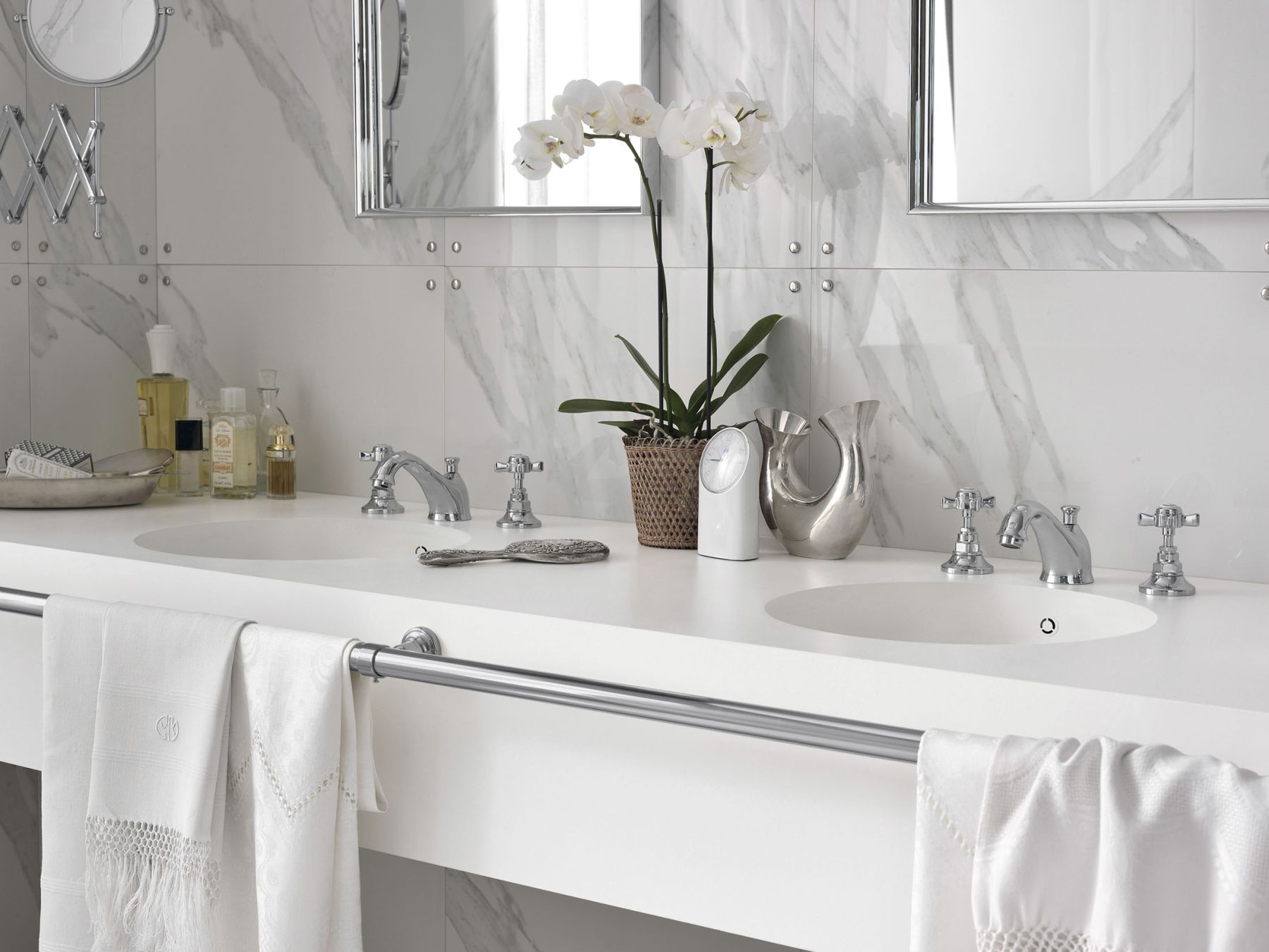 sites/corian.pt/IMG/jpg/bathroom-surface-modern-retro-purity-01.jpg